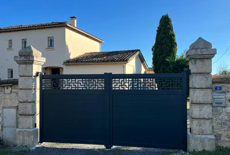 Portail Alu photo chantier 2BL MENUISERIES